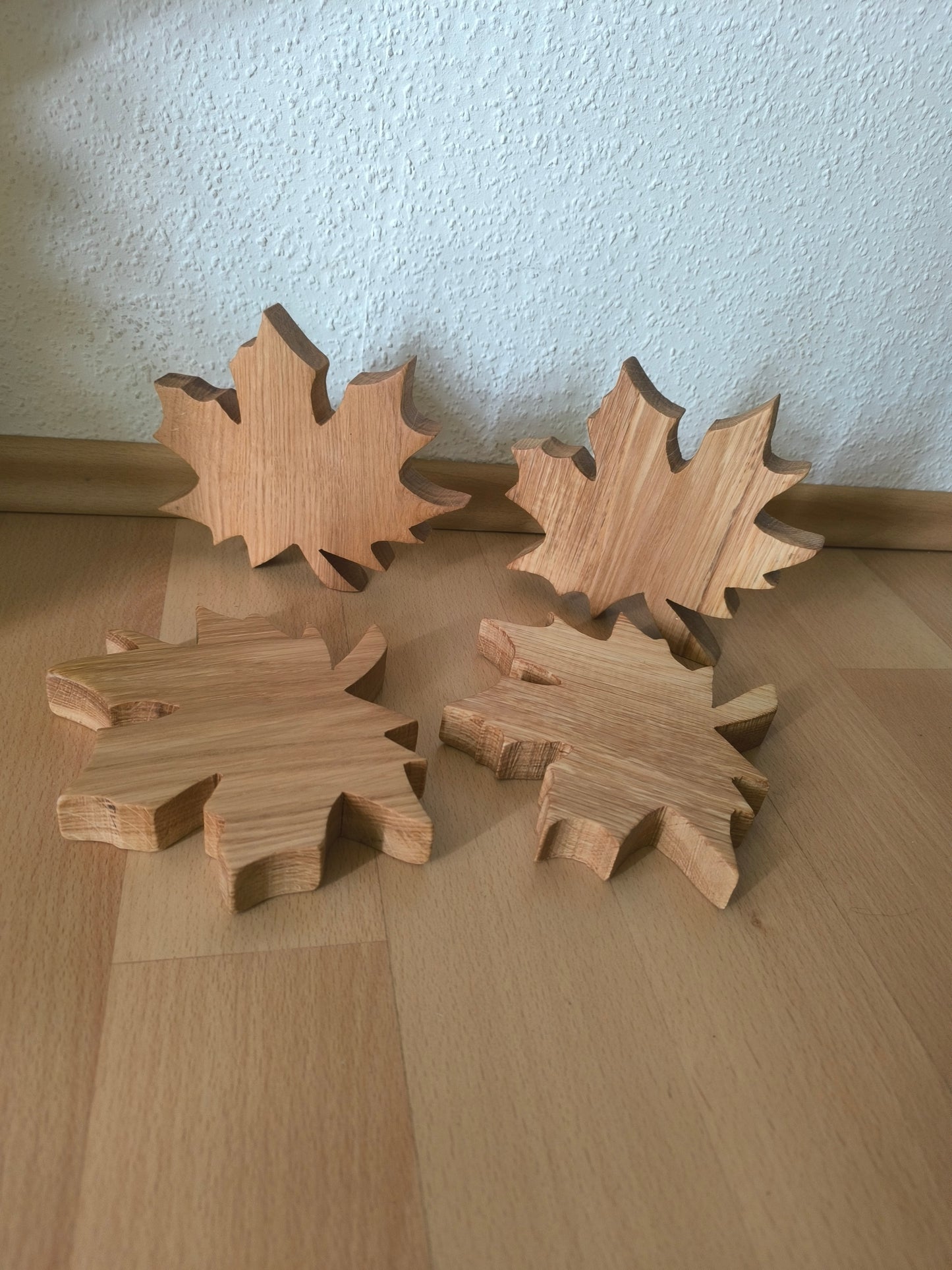 Blätter & Eicheln aus Eichenholz – Handgemachte Holzdeko