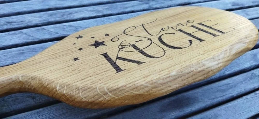 Eichenholz Schneidbrett handgefertigt – Vesperbrett mit Lasergravur als Küchendeko & Geschenk