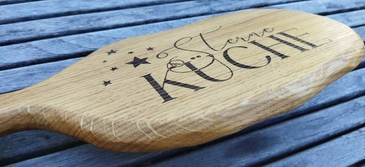 Eichenholz Schneidbrett handgefertigt – Vesperbrett mit Lasergravur als Küchendeko & Geschenk