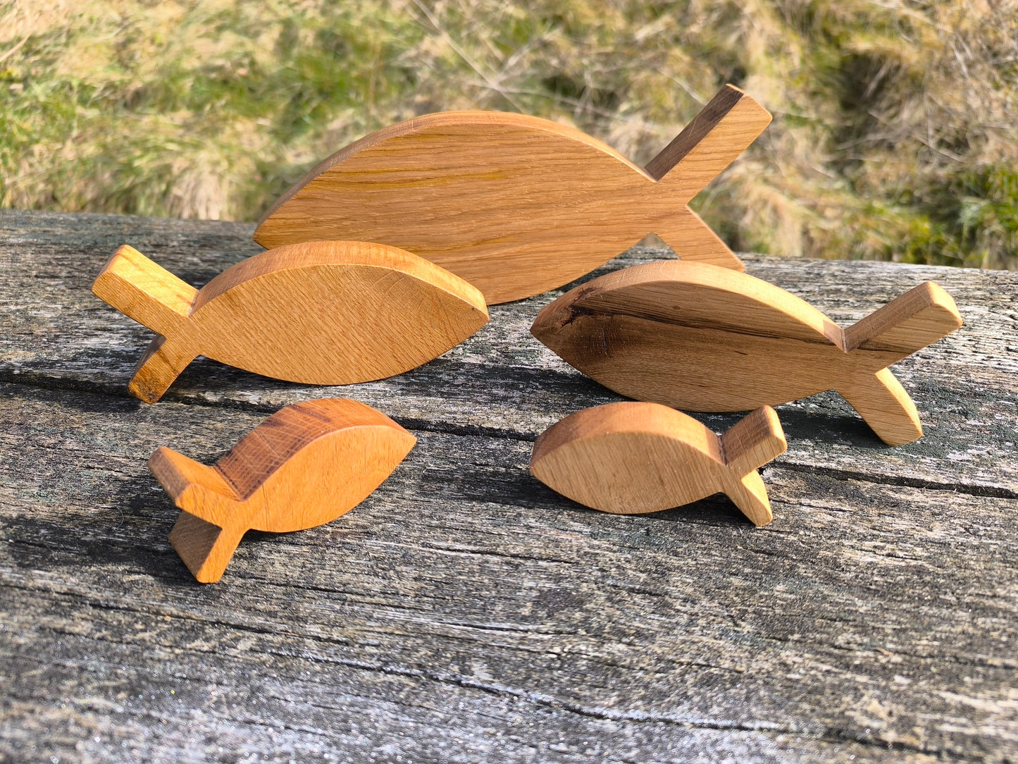 Holzfisch aus Eichenholz – Handgefertigt als Tischdeko & Geschenk zur Konfirmation, Kommunion & Taufe
